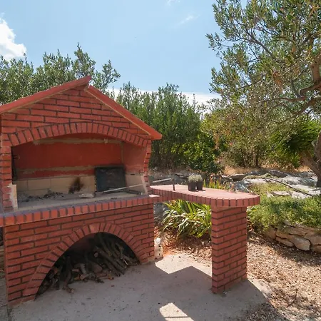 Apartment With Parking Space Supetar, Brac - 16923