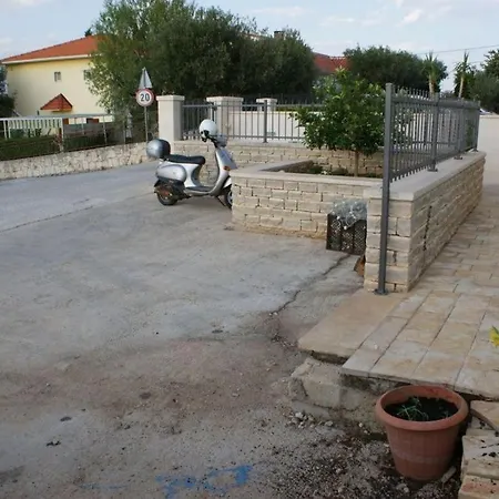Apartment With Parking Space Supetar, Brac - 16923 *